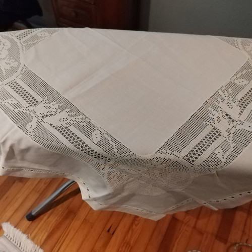 Tablecloth with handmade knitted details new