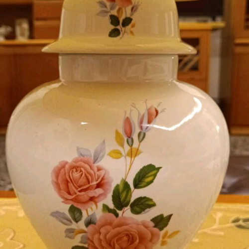 Table lamp like new with lampshade