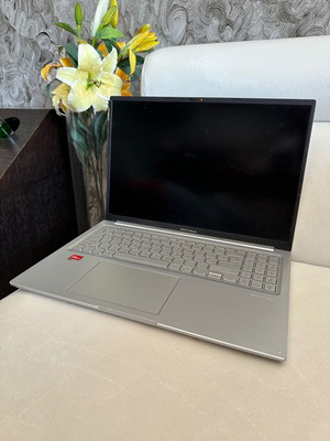 Asus Vivobook M1603Q Laptop 16" Ryzen 5 5600H 16GB 512GB SSD like new