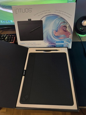 Wacom Intuos Art tablet and pen, new, black
