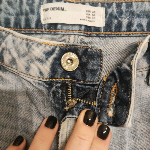 Zara women's light blue jeans like new with rips