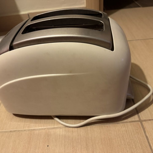 DeLonghi toaster CKT 2003, double slot, 850W, adjustable browning, defrost cancel reheat