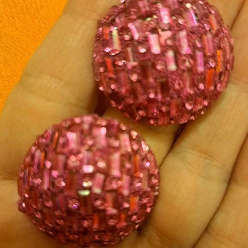 Earrings with fuchsia rhinestones new, light and impressive