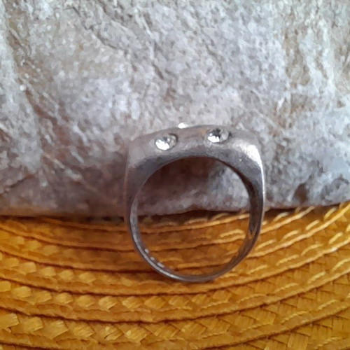 Silver 925 ring with zircons like new, size 9