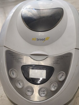 Izzy bread maker like new with multiple baking programs