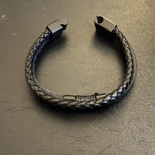 Leather men's bracelet with magnetic clasp new, black