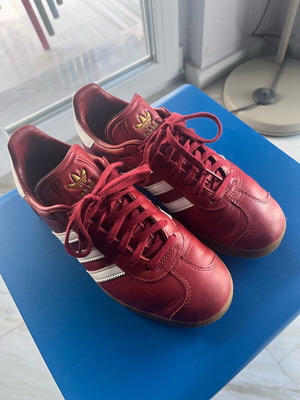 Adidas Gazelle athletic shoes like new, size 39 1/3, red