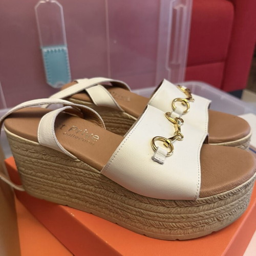 Just Prive white platform sandals size 41 like new