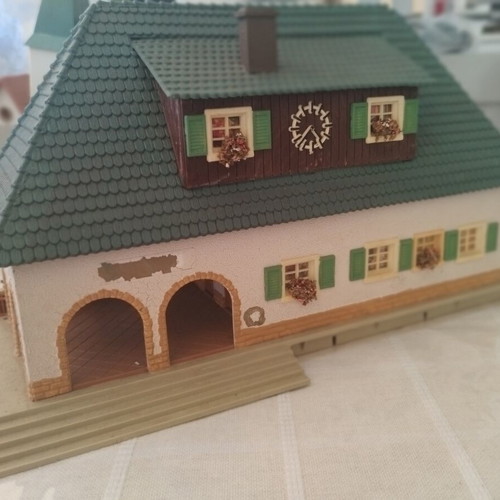 HO scale model train station buildings