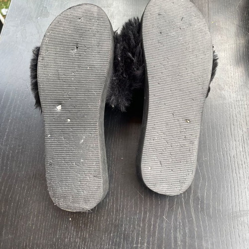 Women's black fuzzy slippers like new, size 37
