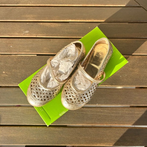 Unisa gold leather girls' shoes size 29 new with strap