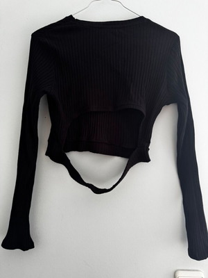 Crop top, very stretchy, black