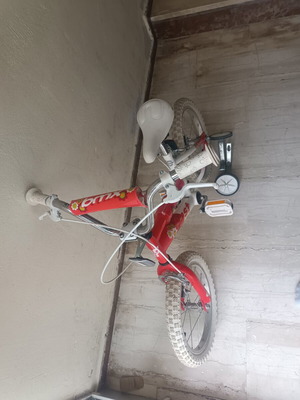 Girls bicycle size 16 like new