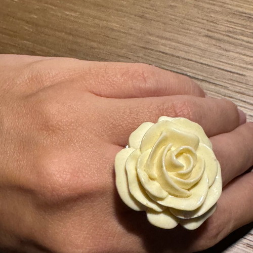 Rose ring like new, size 53, beige