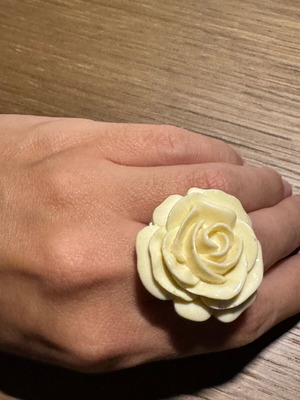 Rose ring like new, size 53, beige