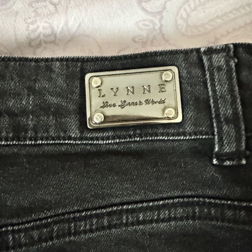 Lynne black denim skirt like new, size XL 42 14