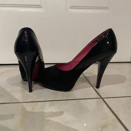 Black pumps used, half glossy - half suede style, size 39