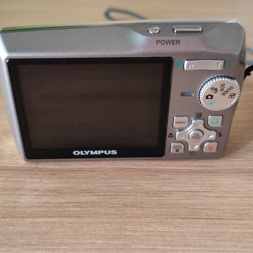Olympus µ 700 All-Weather digital camera like new