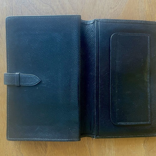 Vintage leather wallet with flap closure, black