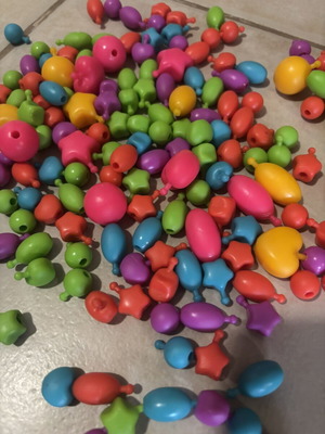 Vintage 90s Style Pop Beads Set like new, colorful craft beads