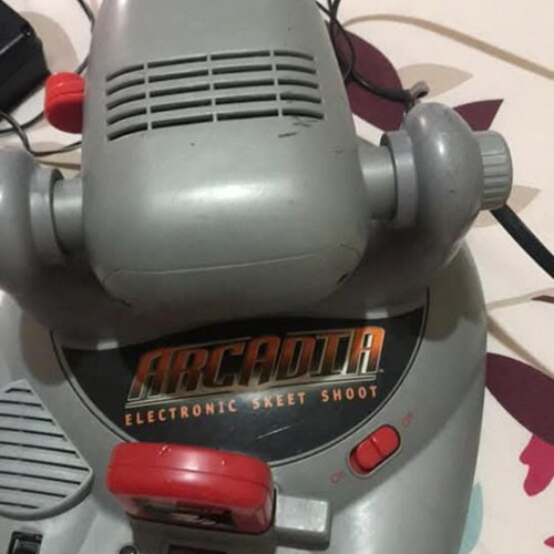 Arcadia electronic skeet shoot by Toymax like new