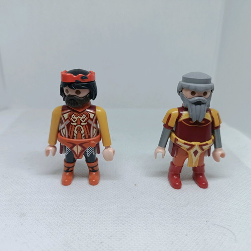 Playmobil knights and horses used, pack of 12 pieces
