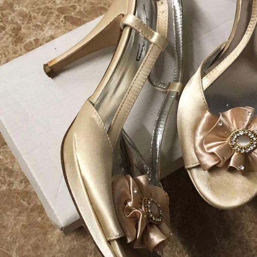 Heels *Chaniotakis*. In excellent condition.