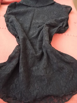 Top sleeveless lace turtleneck black like new, size S