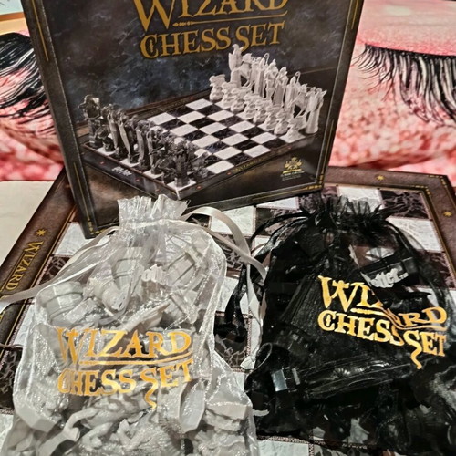 Harry Potter Wizard Chess Set collectible with 2 wands used