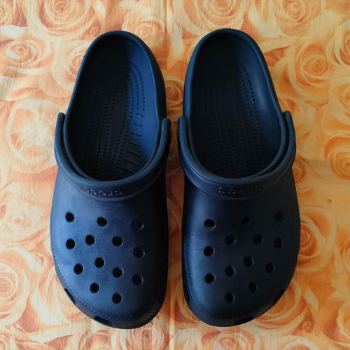 Crocs Classic Clog Navy size M8 W10 EU 41-42 like new