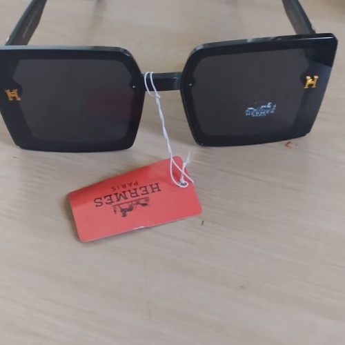 Women's sunglasses with black and gold frame, new, with case