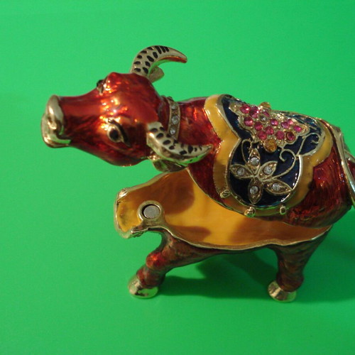 Decorative jewelry box Taurus like new