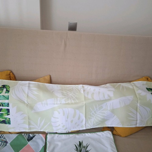 Decorative pillowcases like new, 1 runner 35x150 and 2 pillowcases 45x45