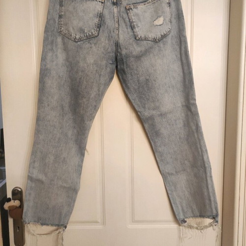 Zara women's light blue jeans like new with rips