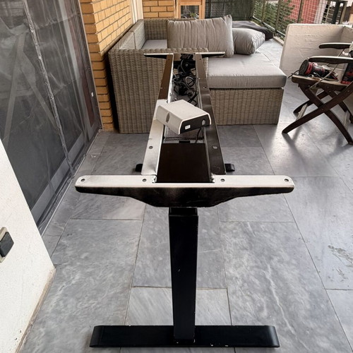 Rodulf Electric Adjustable Desk Frame like new, sit/stand, 140x80 cm