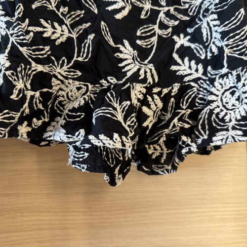 Zara embroidered crop top size M like new, black with white floral