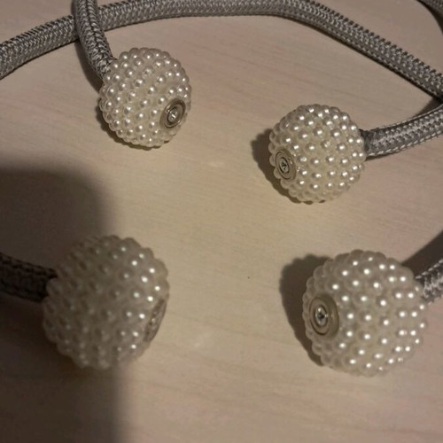Curtain tiebacks like new, set of 2 with magnetic clasp
