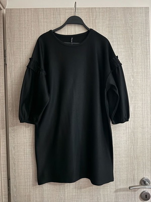 Μπλουζοφόρεμα Stradivarius μαύρο oversized με puff μανίκια σαν καινούργιο, large