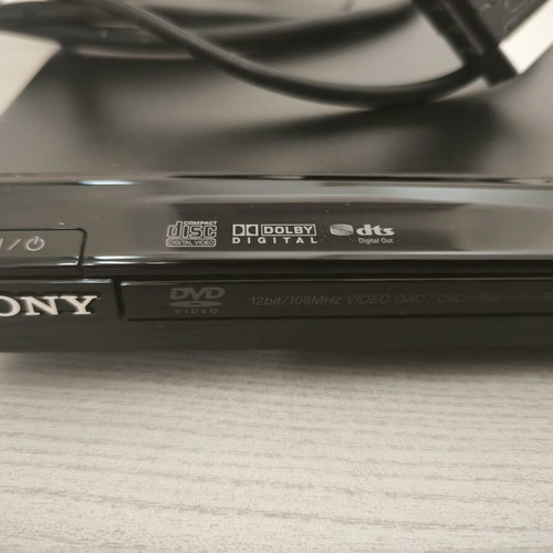 Sony DVP-SR100 DVD/CD player used with remote and cables