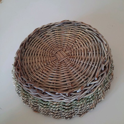 Woven bread basket like new