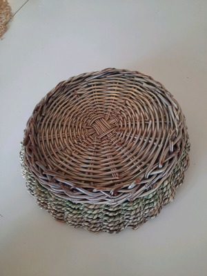 Woven bread basket like new