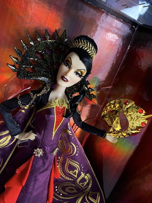 Κούκλα Evil Queen Midnight Masquerade Limited Edition καινούργια