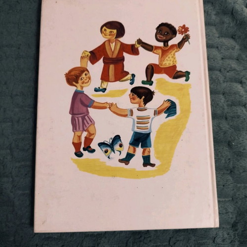 Children's book Me Varkoula Ti Hara Kai Simaia Tin Agapi vintage, like new