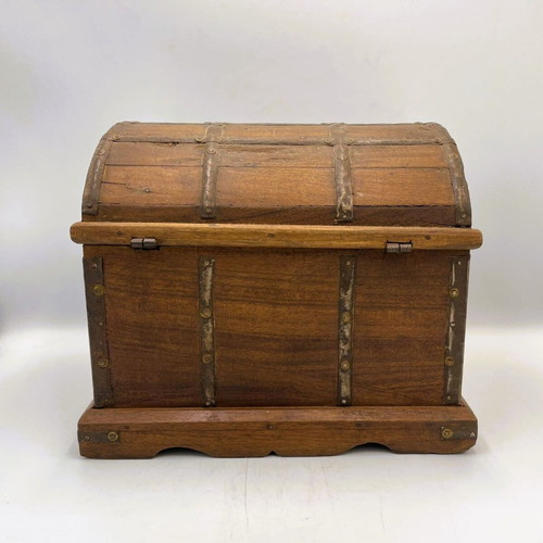 Ξύλινο κουτί κοσμημάτων σαν καινούργιο με μεταλλικά στοιχεία vintage