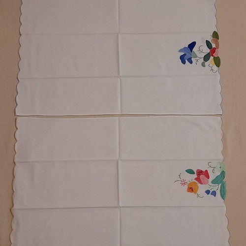 Vintage cotton towels set of 2 with colorful appliqué flowers