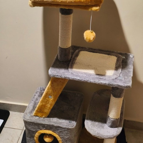 Cat Tree Scratching Post like new