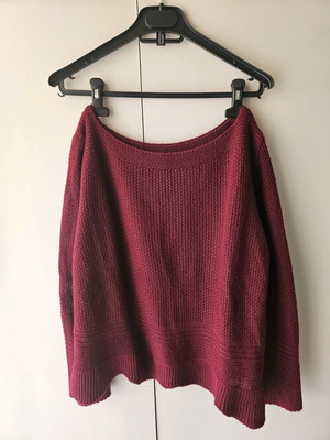 Knitted burgundy sweater S/M used