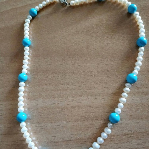 Necklace with freshwater pearls and beads, steel clasp, like new