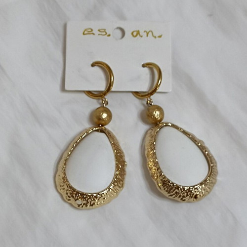 Women's earrings with white drop and gold-tone frame, stainless clasp