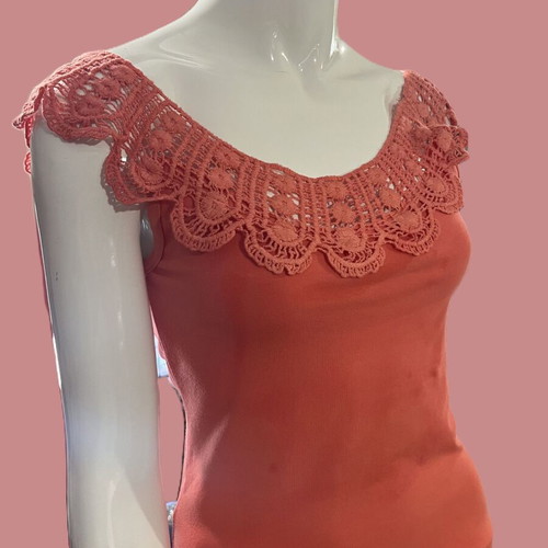 Lace blouse size M like new, elastic cotton